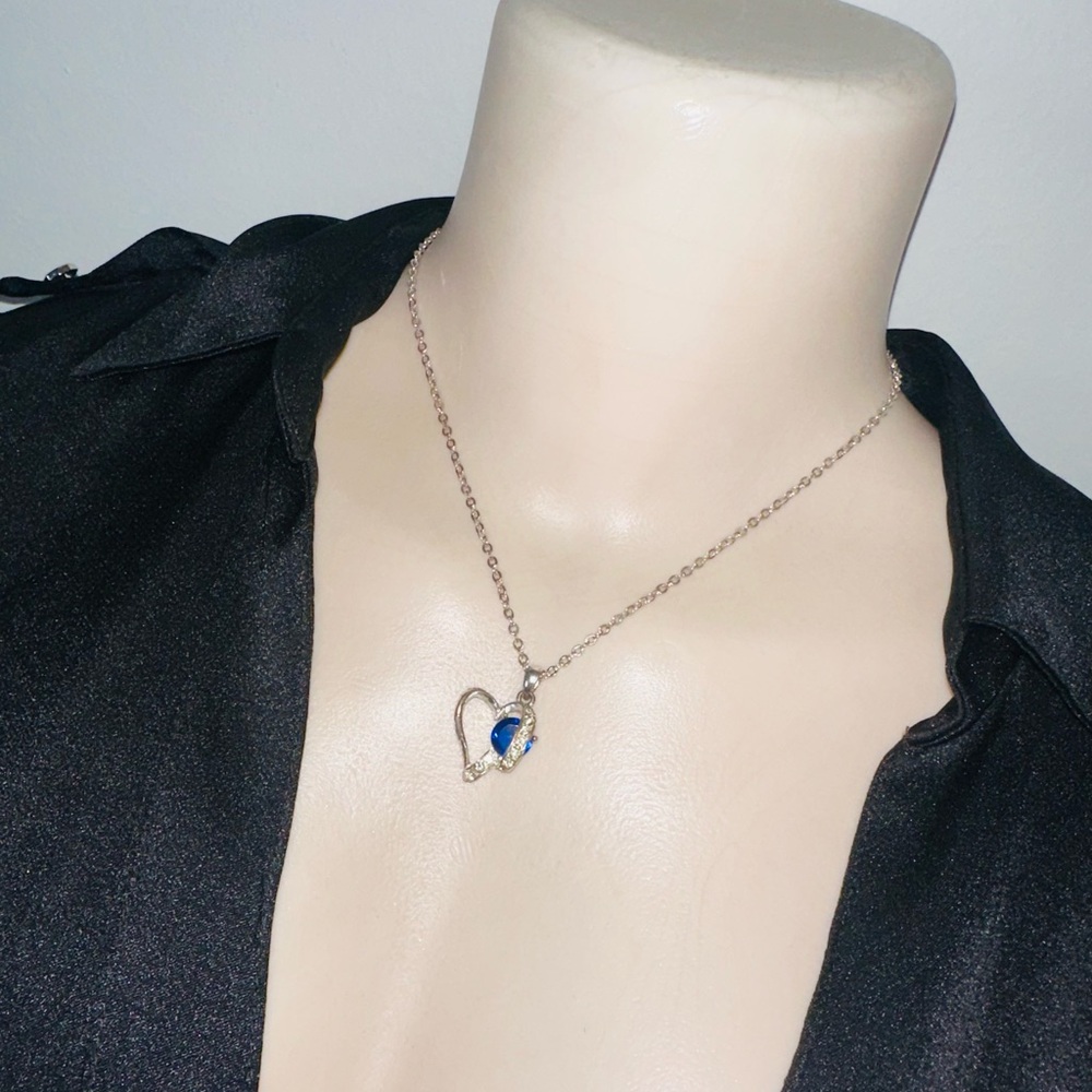 Vintage Avon Looping Open Heart Necklace
